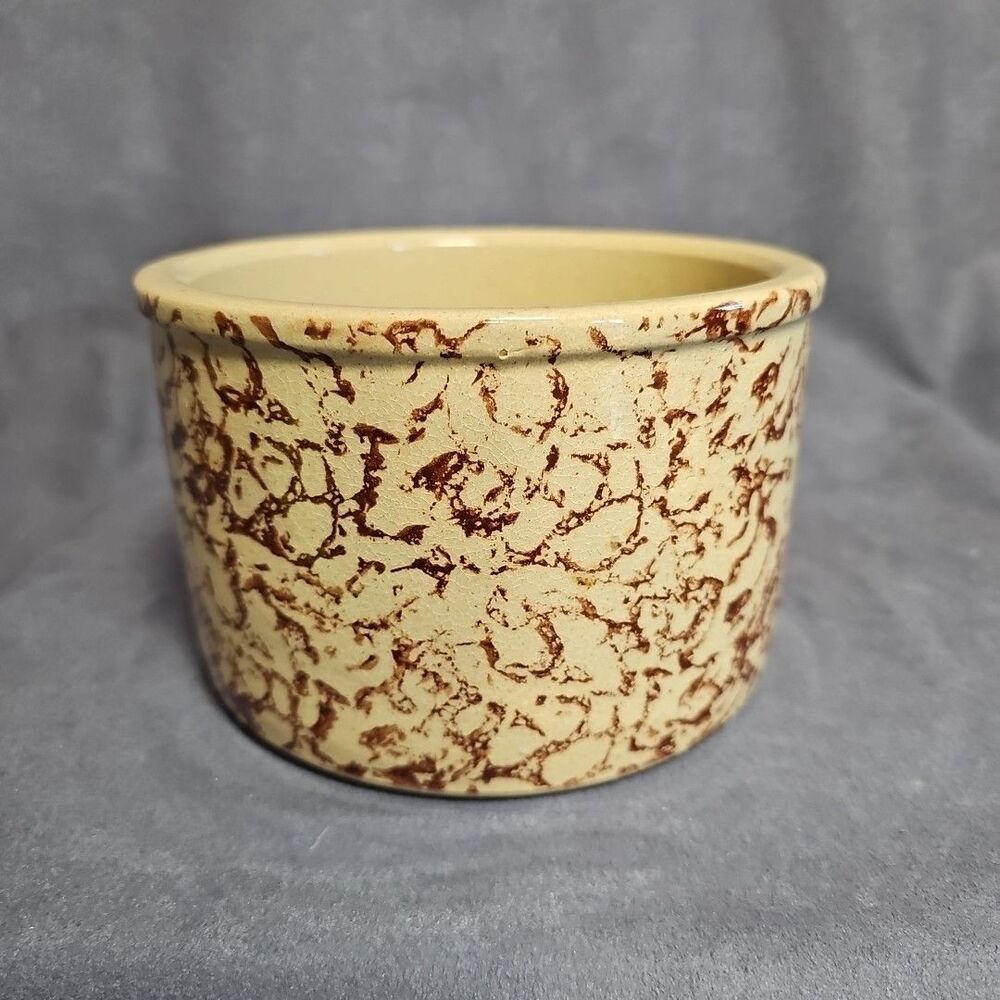 ROSEVILLE POTTERY VINTAGE  RED/CREAM PET BOWL DOG BOWL #700-A R.R.P. Co USA A23